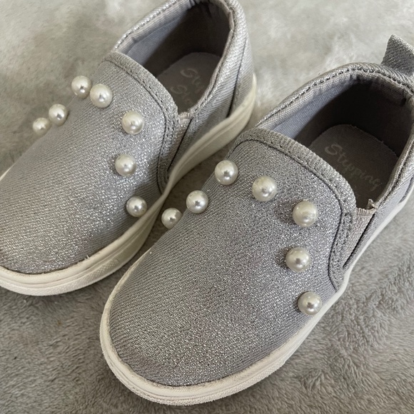 Toddler Slip On Sneakers Size 5 - Picture 1 of 12